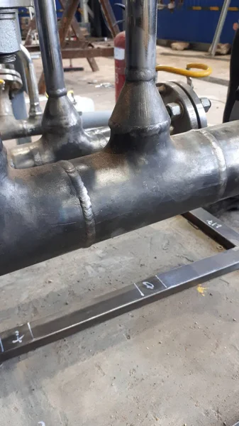 Petrol pompalama istasyonunun boru hatlarını işleyin