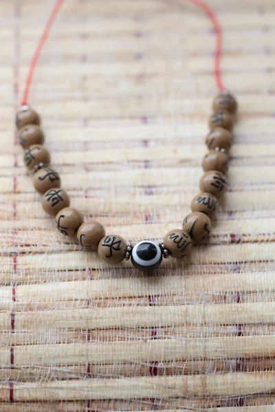 Uğursuz gözlere karşı göz tılsımı