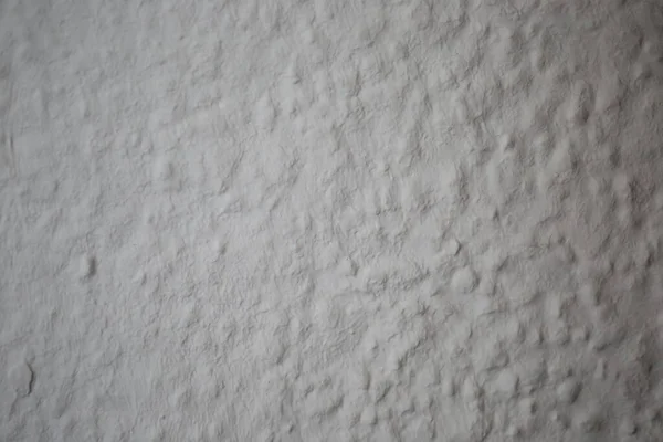 Cappotto di pelliccia di cemento e gesso. Intonaco di strada sul muro. Texture, grandi rigonfiamenti. Finitura delle facciate degli edifici. — Foto Stock