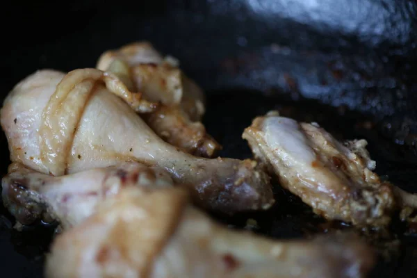 bir tava tavuk kızartma