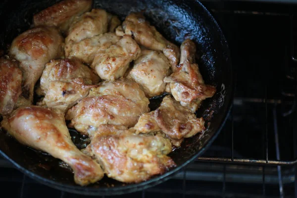 Fırında kızarmış tavuk.