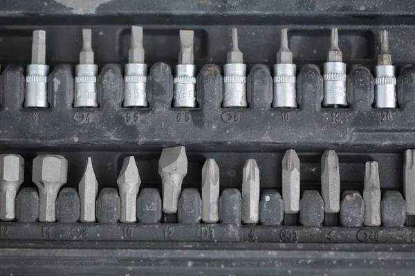 tornavida, kafaları ve BITS araç kutusunu açın