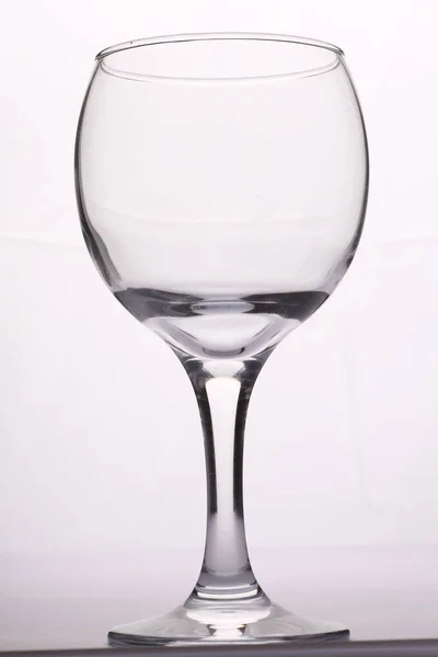 Boş Şarap Kadehi Beyaz Arkaplanda Izole Edilmiş — Stok fotoğraf