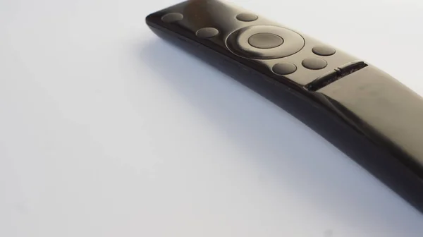 Beyaz arkaplandaki TV için uzaktan kumanda