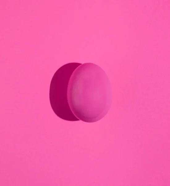 Ροζ Πασχαλινό Αυγό Απομονωμένο Ροζ Φόντο Ελάχιστη Ιδέα Διακοπών Μονοχρωματική — Φωτογραφία Αρχείου