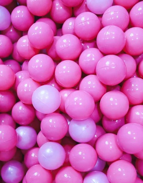 Des Ballons Roses Plastique Isolé Fond Couleur Rose Concept Monochromatique — Photo