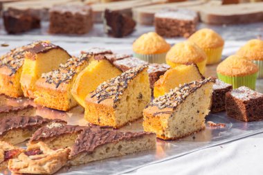 Val Isarco, Dolomitler 'de düzenlenen bir kutlama sırasında geleneksel pasta ve tatlılar