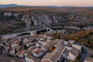 Ortaçağ Köyü Balazuc 'un hava manzarası