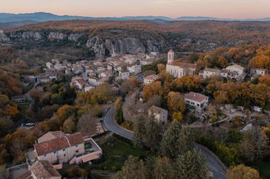 Ortaçağ Köyü Balazuc 'un hava manzarası