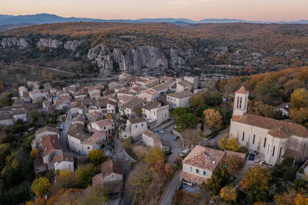 Ortaçağ Köyü Balazuc 'un hava manzarası