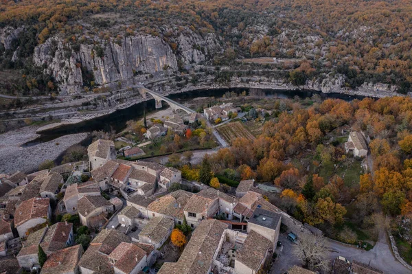 Ortaçağ Köyü Balazuc 'un hava manzarası