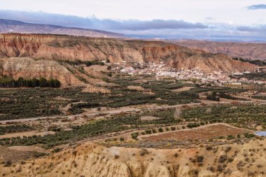 Beas de Guadix 'teki doğal manzara üzerine dünyanın sonunun bakış açısından fantastik bir manzara.