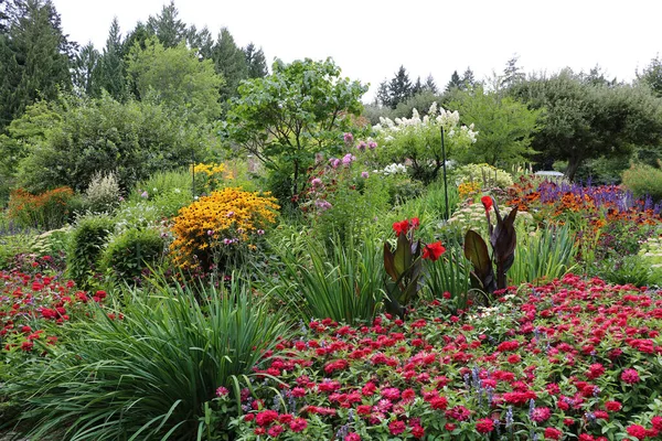 Armoniosa Selección Plantas Con Flores Jardín Butchart Complace Los Residentes —  Fotos de Stock