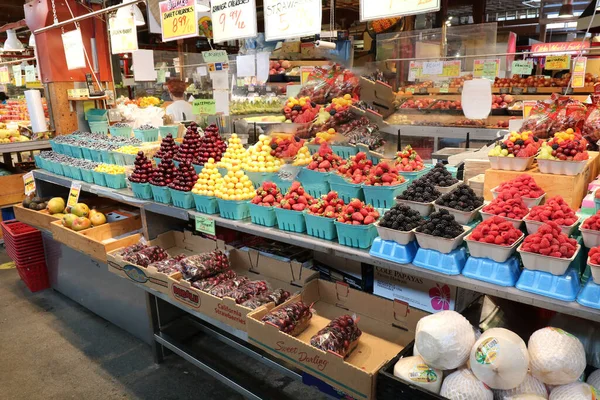 Loblaws City Market bir gurme cennetidir. Tam hizmet veren bir bakkal ve kendine özgü bir pazar tarzı sunar..