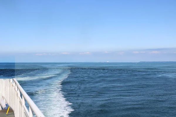 Vista Iate Para Oceano Pacífico Ondas Azuis Oceano Fundem Com — Fotografia de Stock