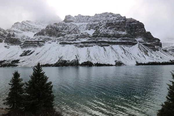 Majestic Snow Covered Rock Alberto Reflected Mirror Surface Cold Lake — Stock Photo, Image