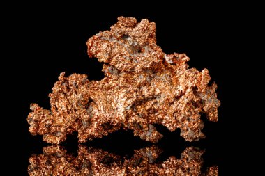 Makro mineral taş bakır siyah arka plan üzerine yakın çekim