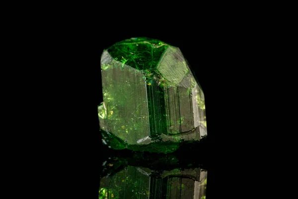 Turmalina Pedra Mineral Macro Fundo Preto Close — Fotografia de Stock