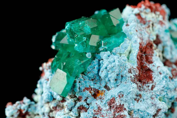 Batu Mineral Makro Dioptase Latar Belakang Hitam Close — Stok Foto