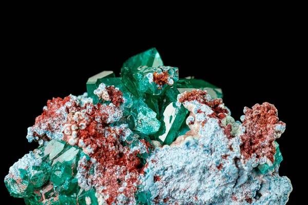 Siyah Arkaplanda Makro Mineral Taş Dioptaz — Stok fotoğraf