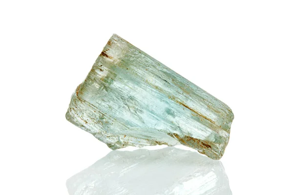 Macro Pedra Mineral Aquamarine Sobre Fundo Branco Close — Fotografia de Stock