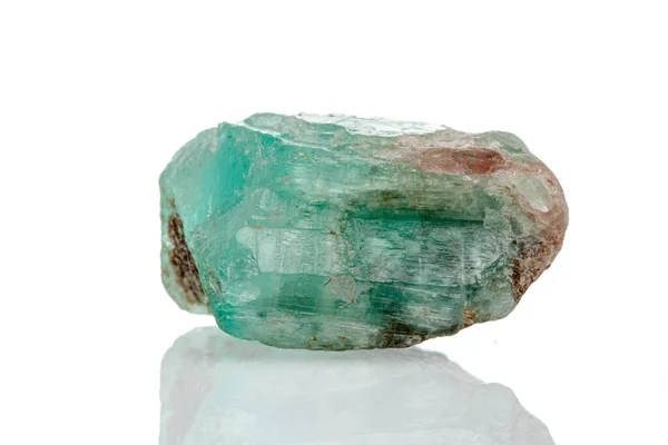 Macro Piedra Mineral Esmeralda Sobre Fondo Blanco Cerca — Foto de Stock
