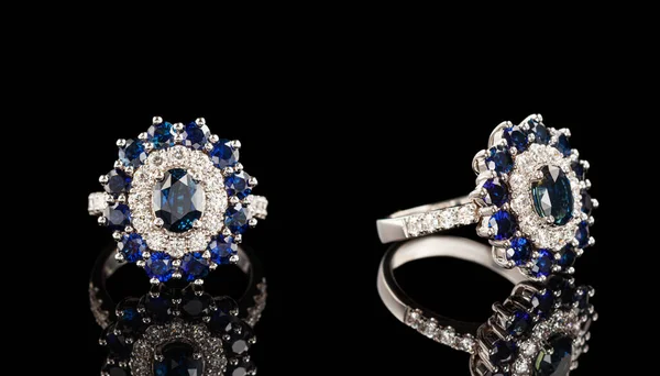 배경에 다이아몬드로 장식된 아름다운 — 스톡 사진