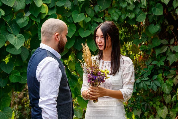 Handsome Guy Flowers Kisses His Fiancee Close — Stock Photo, Image