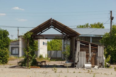 MAKARIV, UKRAINE - 11 Haziran 2022: Rus ordusunun işgalinden sonra Ukrayna 'da yıkım