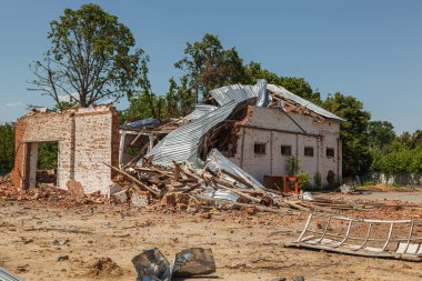 MAKARIV, UKRAINE - 11 Haziran 2022: Rus ordusunun işgalinden sonra Ukrayna 'da yıkım