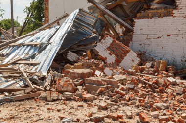 MAKARIV, UKRAINE - 11 Haziran 2022: Rus ordusunun işgalinden sonra Ukrayna 'da yıkım