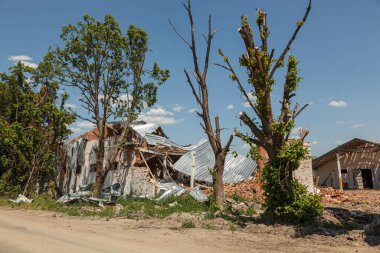 MAKARIV, UKRAINE - 11 Haziran 2022: Rus ordusunun işgalinden sonra Ukrayna 'da yıkım