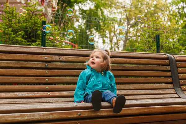 Portrait Little Girl Park Bench Catches Soap Bubbles Close — Stockfoto