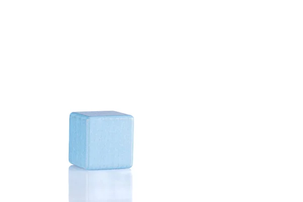 Деревянный Куб Голубого Цвета Белом Фоне Крупным Планом — стоковое фото
