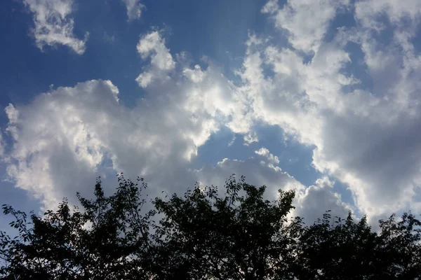 Después Temporada Verano Clima Principios Otoño Mar Nubes Brillando Cielo — Foto de Stock