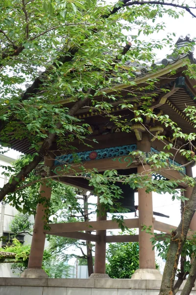 Tokyo Giappone Settembre 2017 Campanile Nei Recinti Del Santuario Ricoperto — Foto Stock