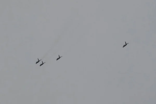 Vuelo Entrenamiento Simulado Guerra Urbana Orbitando Sobre Áreas Residenciales — Foto de Stock