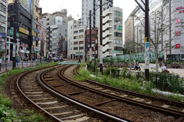 東京都心 2017年9月19日2017年9月19日東京都内唯一の路面電車 駅付近 早稲田 三ノ輪間を走る路面電車 — ストック写真