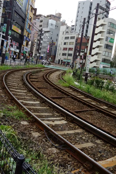 東京都心 2017年9月19日2017年9月19日東京都内唯一の路面電車 駅付近 早稲田 三ノ輪間を走る路面電車 — ストック写真