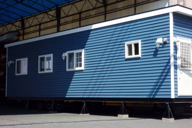 Modaya uyma, bizim büyük mavi karavanımız.