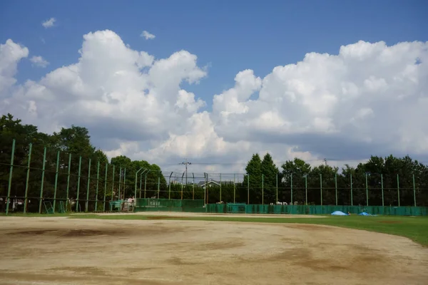 Midsommar Blå Himmel Augusti Ett Lugnt Landskap Fotografi Baseball Fältet — Stockfoto