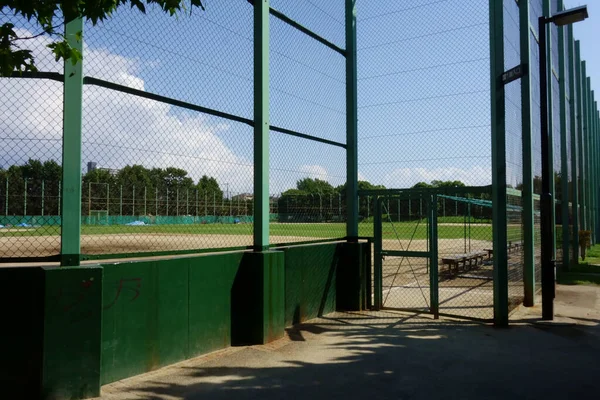 Mittsommerblauer Himmel August Eine Ruhige Landschaftsaufnahme Des Baseballfeldes Unter Sengender — Stockfoto
