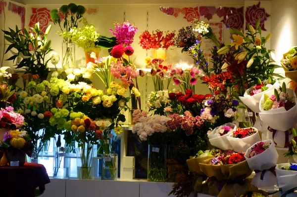銀座のエキゾチックな豪華な花のお店 — ストック写真