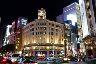 Tokyo, Japonya-30 Eylül 2017:, Tokyo Ginza 4-saat, tanıdık sembolik saat kulesi