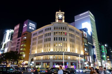 Tokyo, Japonya-30 Eylül 2017:, Tokyo Ginza 4-saat, tanıdık sembolik saat kulesi