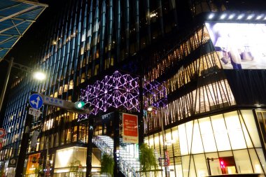 Tokyo, Japonya-30 Eylül 2017:, Tokyo Ginza, stil tasarımına aşina sembolik bir bina