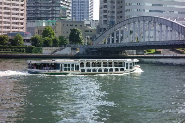 Sightseeing Tour Passenger Ship Sailing Riverside Sumida River Tokyo — Zdjęcie stockowe