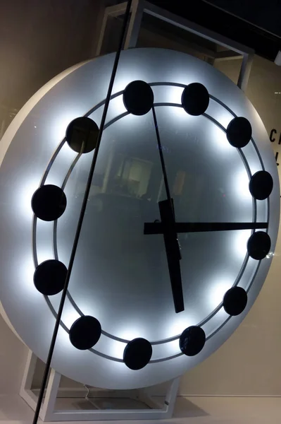 Close Crystal Lamp Clock Illuminated Illustration — ストック写真