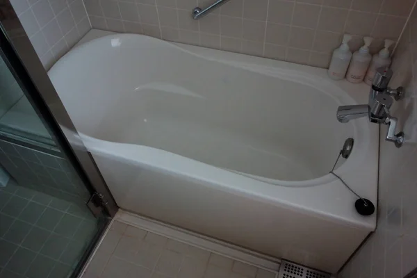 Luxury Hotel Modern Bathroom White Sink Faucet — Stockfoto
