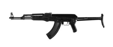 Siyah AK-47 saldırı tüfeği beyaz arka planda izole edildi